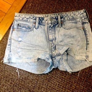 Gap 1969 slim distressed shorts size 25